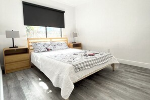 3 bedrooms, desk, iron/ironing board, free WiFi