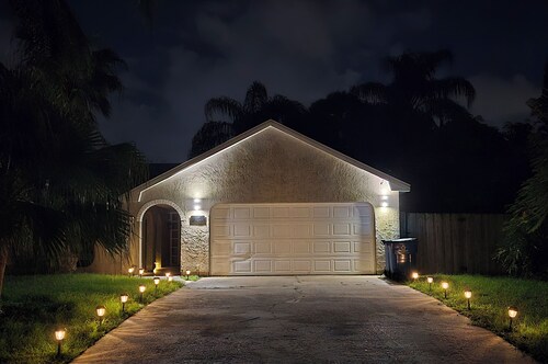 Accessible Palm Bay Escape Arcade•Coffee Bar•Wi-Fi•Work Space•Roll-in Shower