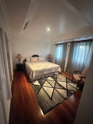 3 bedrooms, in-room safe, iron/ironing board, free WiFi - Breathtaking villa with private pool and hot tub, 2 minute walk from the beach. (Gros Islet)