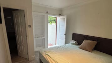 3 bedrooms, in-room safe, iron/ironing board, free WiFi
