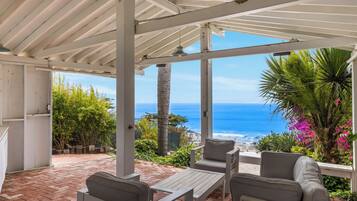 Luxury House, Ocean View | Teres/patio