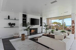 Luxury House, Ocean View | Living area