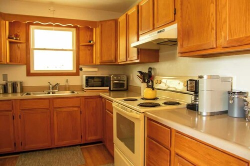 Walk to Weddings-Wineries-Trails, Family Friendly Home in Downtown Alto Pass