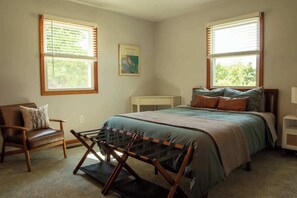 2 bedrooms, iron/ironing board, WiFi, bed sheets - Walk to Weddings-Wineries-Trails, Family Friendly Home in Downtown Alto Pass (Alto Pass)