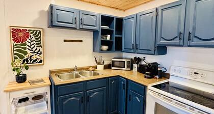 Bright & Spacious Guesthouse Steps from Downtown Salmon Arm & Hospital