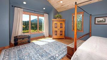 5 bedrooms, iron/ironing board, travel crib, free WiFi