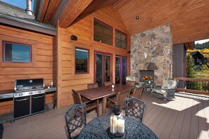 تناول الطعام بالخارج