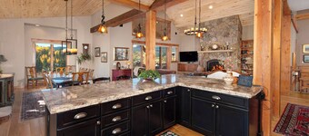 Luxury Angler Mountain Lodge with Stunning Mountain Views