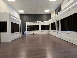 Dormitori compartit bàsic | Wifi gratuïta 