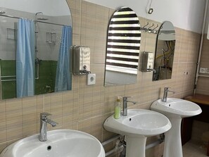Bathroom - Friends Hostel (Baku)