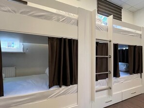 Dormitori compartit bàsic | Wifi gratuïta 