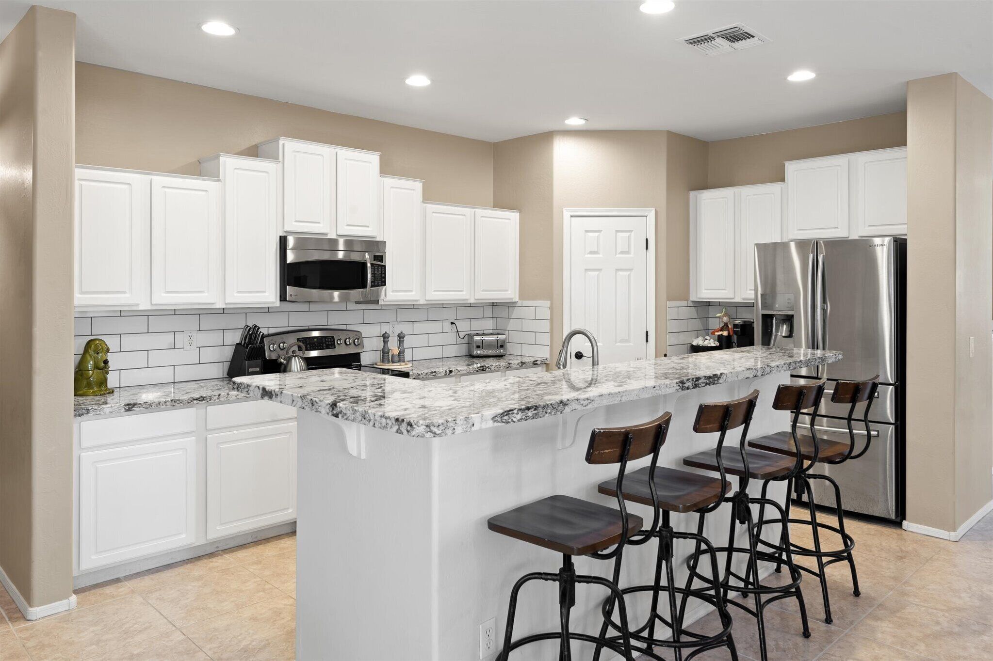 冰箱、微波炉、烤箱、炉灶