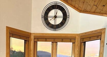 Spacious retreat with Stunning views of Mount Washington!! 3Bedroom + 2Bath