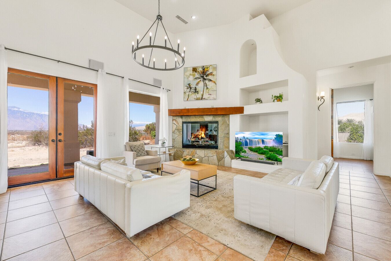 TV connectée, cheminée, baby-foot, table de tennis de table