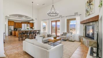 TV connectée, cheminée, baby-foot, table de tennis de table