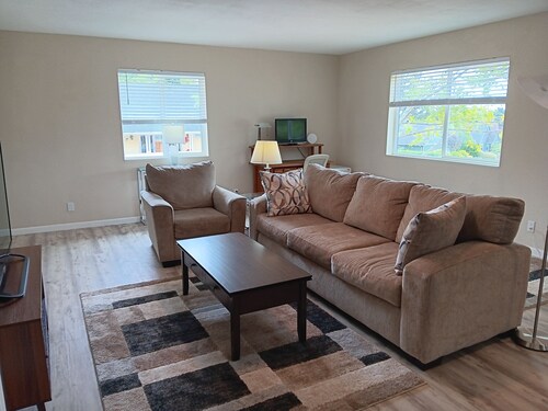 Newly-built Spacious 1-bedroom Home - Short Walk to Beach