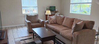 Newly-built Spacious 1-bedroom Home - Short Walk to Beach