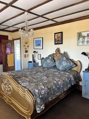 4 slaapkamers, een strijkplank/strijkijzer, wifi, beddengoed