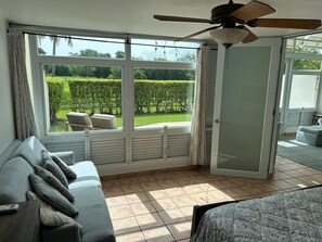 5 bedrooms, desk, iron/ironing board, travel crib