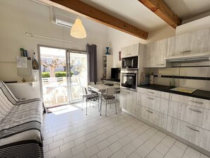 Fridge, microwave, oven, dishwasher