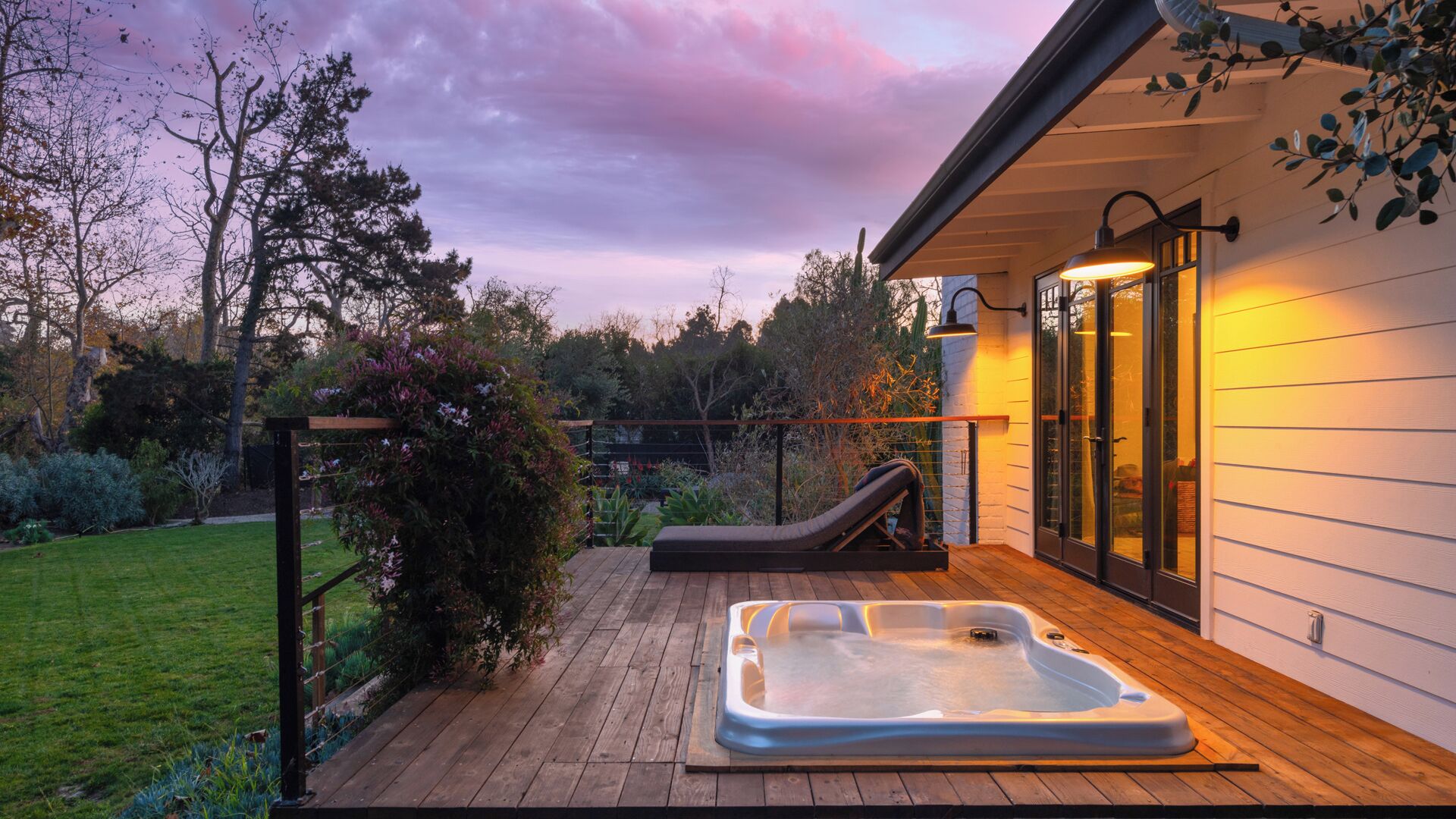 Outdoor spa tub