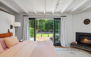 Family House, Garden View | Desk, laptop workspace, blackout drapes, iron/ironing board - Casa Zuma by Oraklus (Malibu)