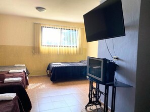 4 slaapkamers, een strijkplank/strijkijzer, wifi, beddengoed