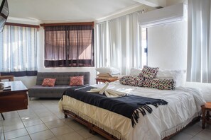 Junior Suite, City View | Television