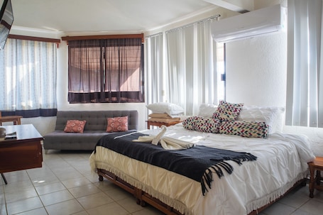 Junior Suite, City View | Television