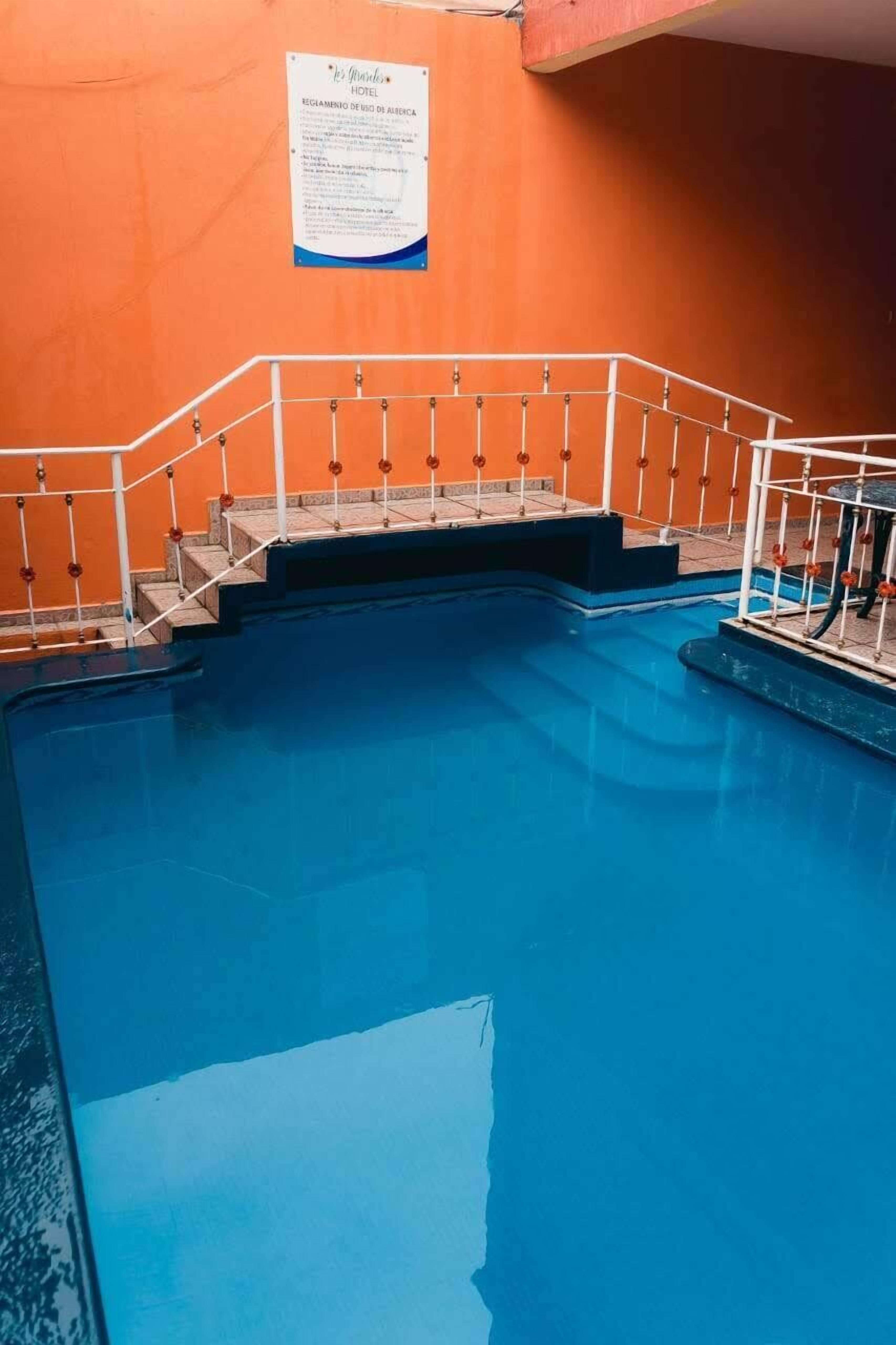 Hồ bơi ngoài trời 