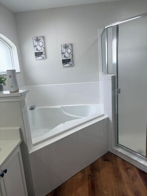 Serviettes fournies, savon, papier toilette