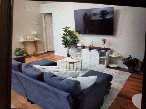 Charming 3-bedroom house with AC, fitness room in Kissimmee