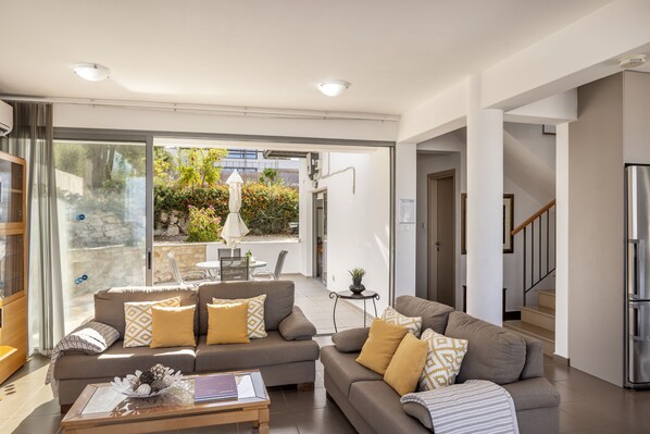 TV, fireplace, DVD player, books - Lenia's Sea view, pool, gazebo and breathtaking views (Latchi)