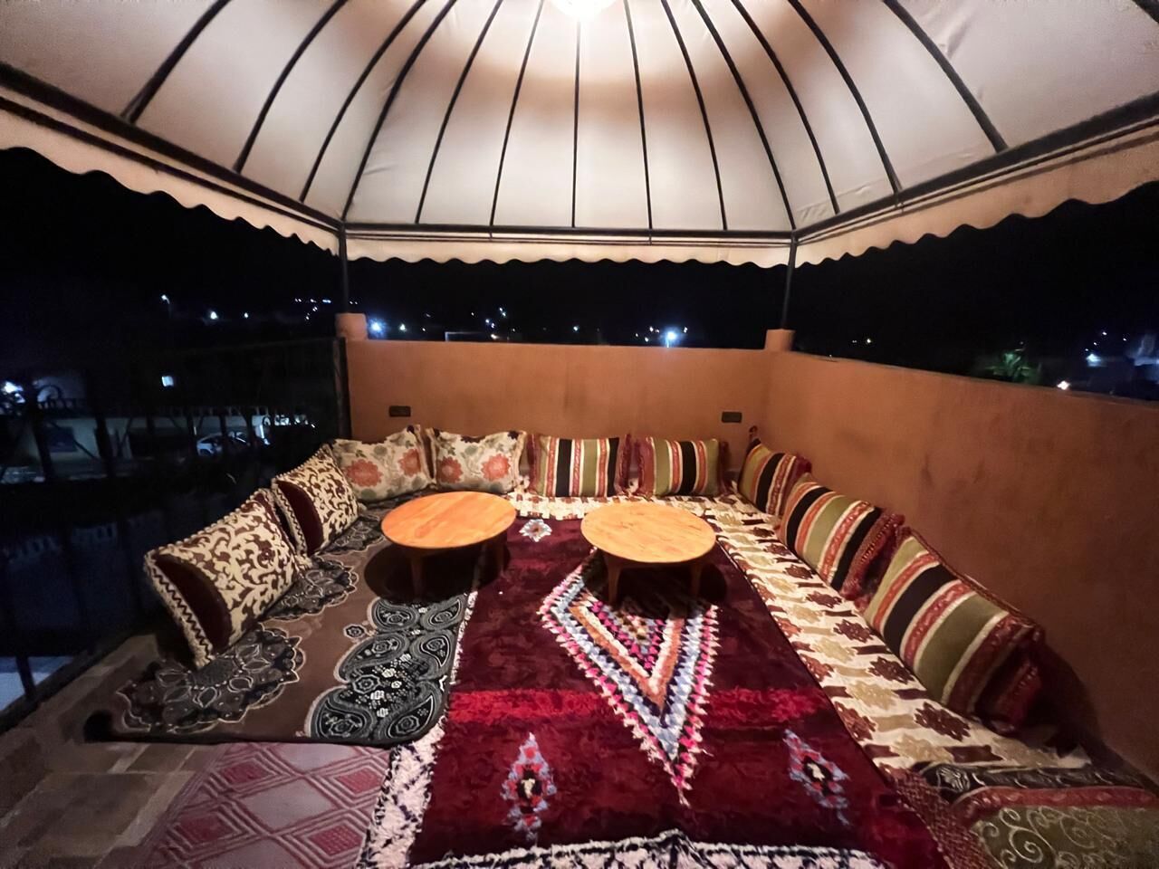 Huis, balkon, uitzicht op bergen | Terras