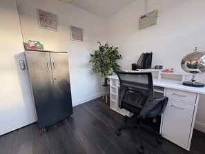 المنشأة من الداخل