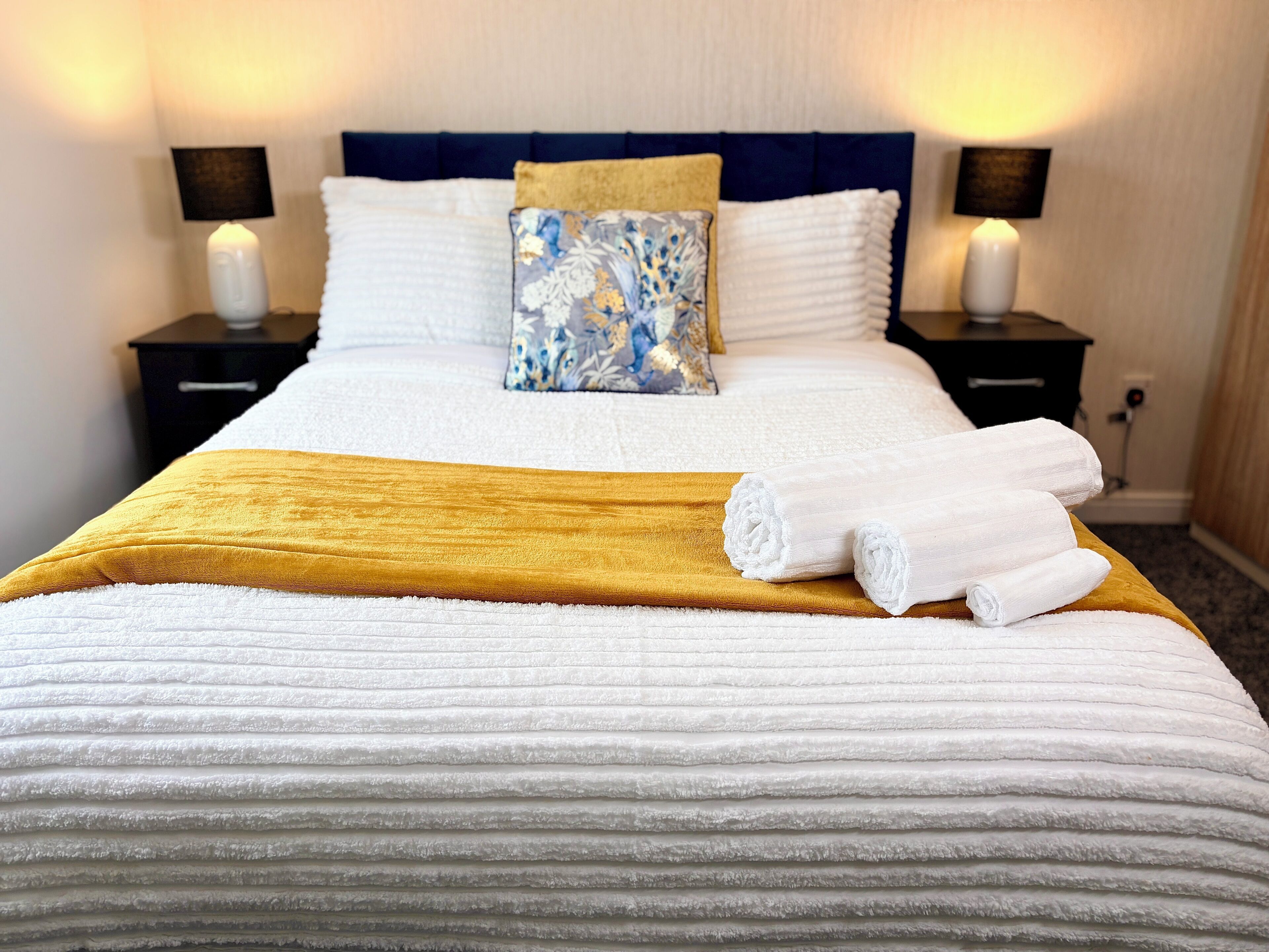 4 bedrooms, iron/ironing board, WiFi, bed sheets