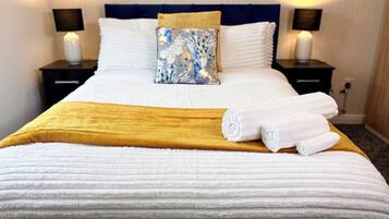 4 bedrooms, iron/ironing board, WiFi, bed sheets