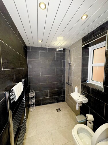 Cosy home, perfect for work contractors and families found in Kettering.