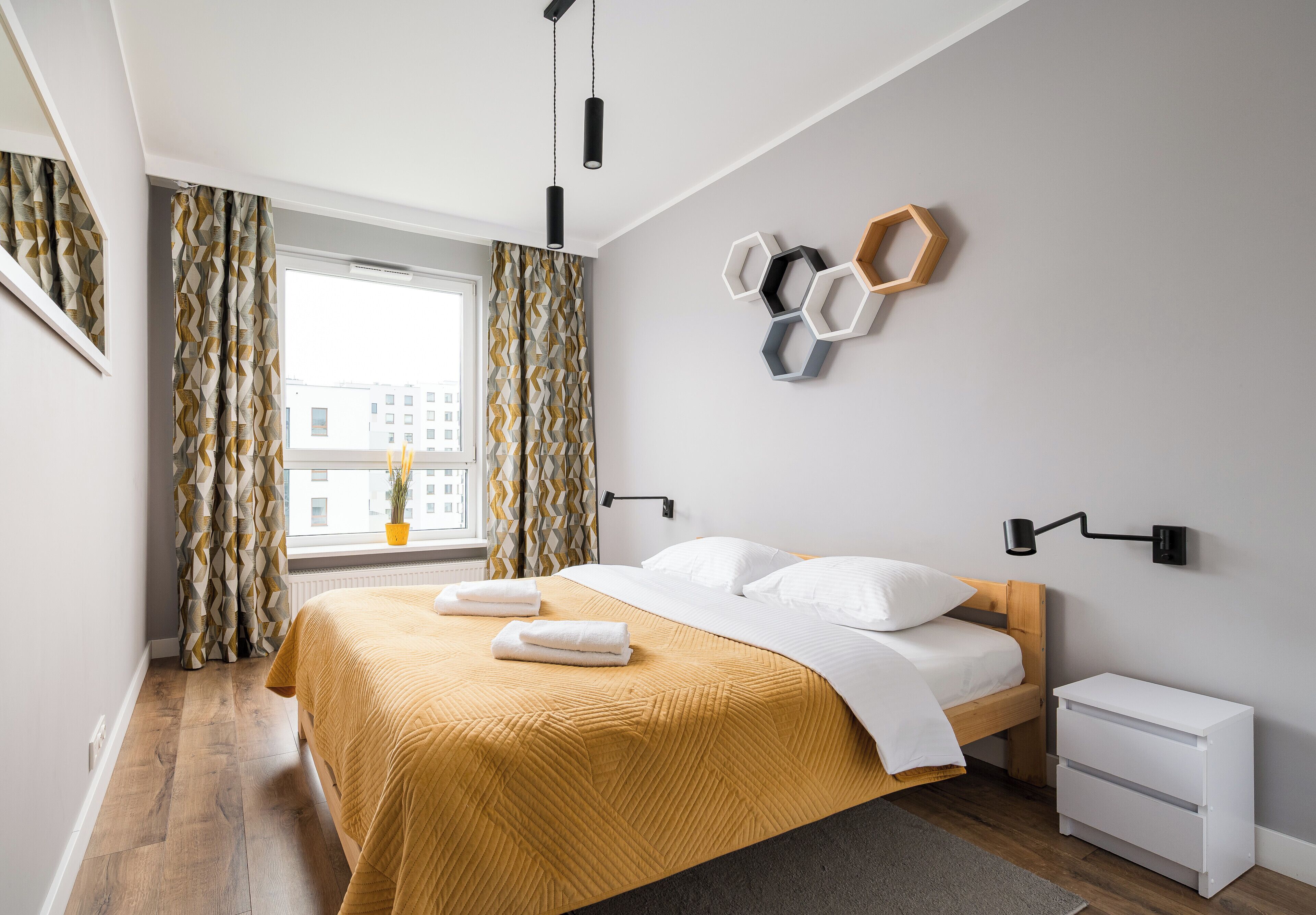 1 dormitorio, tabla de planchar con plancha, wifi y ropa de cama