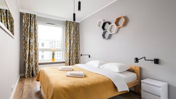 Iron/ironing board, WiFi, bed sheets
