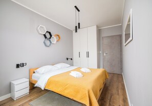 1 slaapkamer, een strijkplank/strijkijzer, wifi, beddengoed