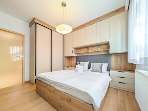 1 bedroom, iron/ironing board, WiFi, bed sheets - Rymarska Spacious Apartment (Wrocław)