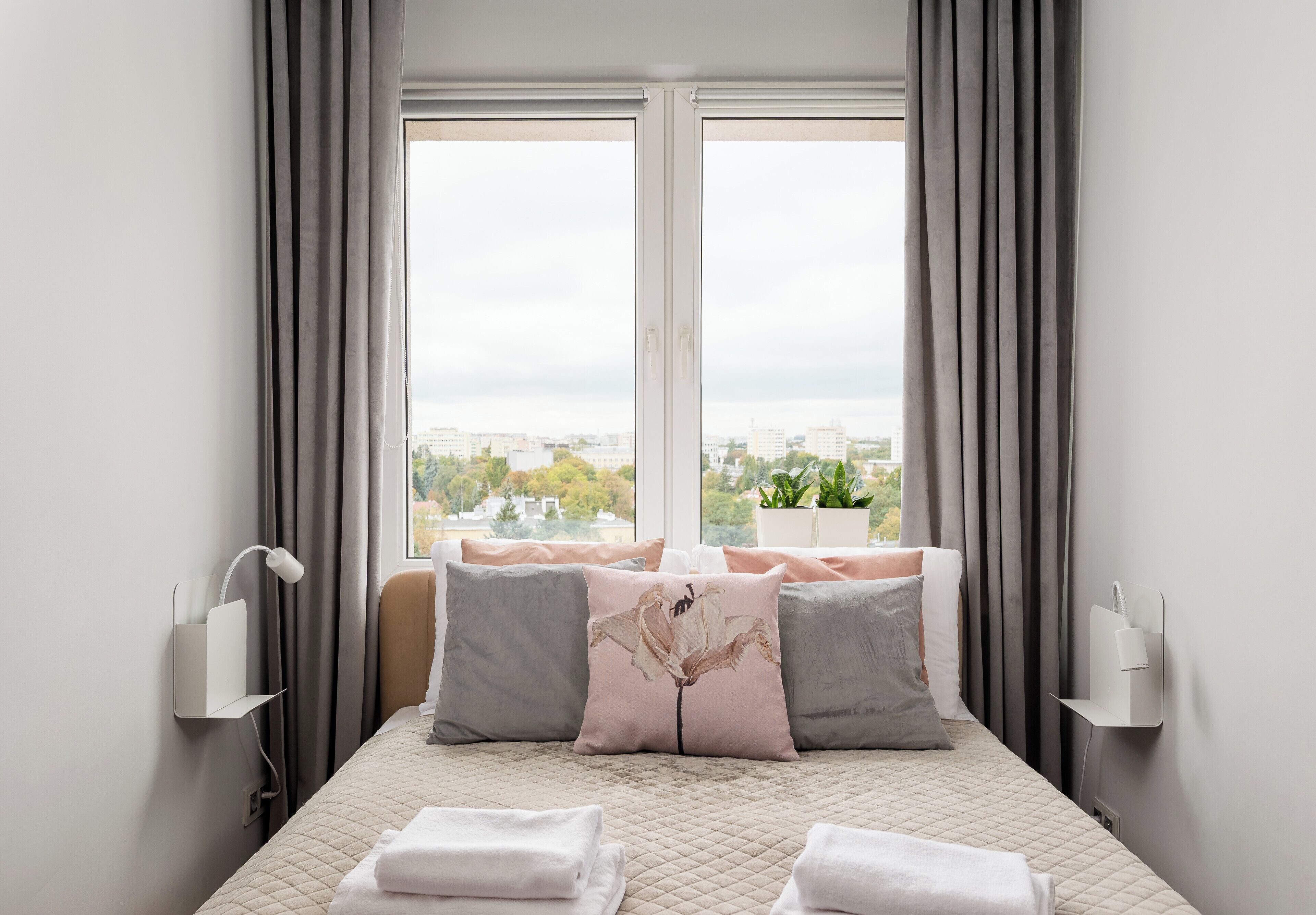 1 dormitorio, tabla de planchar con plancha, wifi y ropa de cama