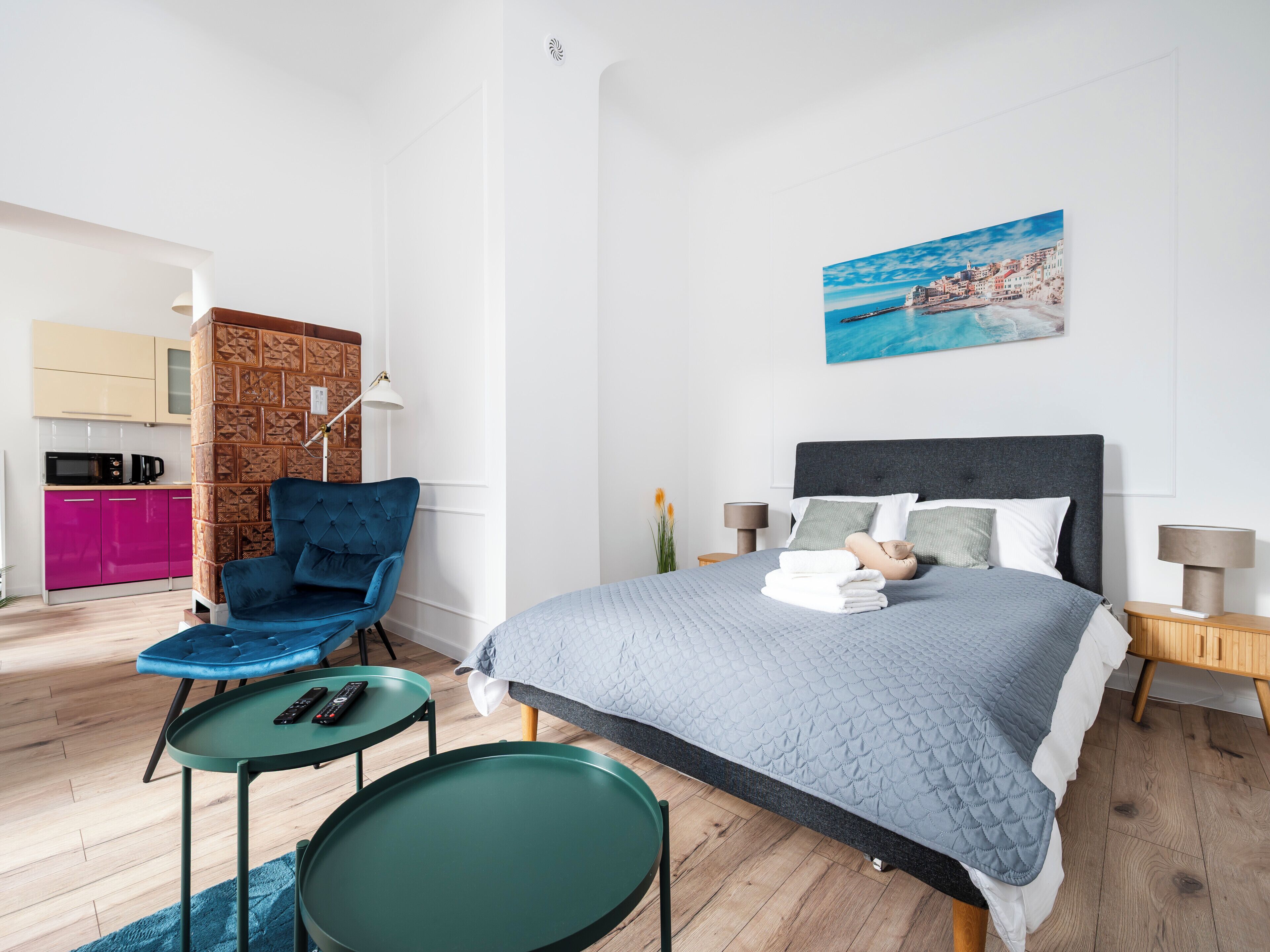 Tabla de planchar con plancha, wifi y ropa de cama 