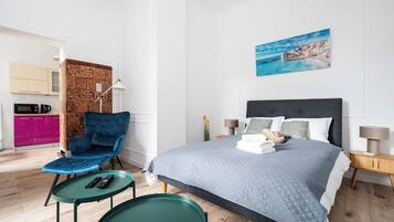 Silitysrauta/-lauta, Wi-Fi, vuodevaatteet