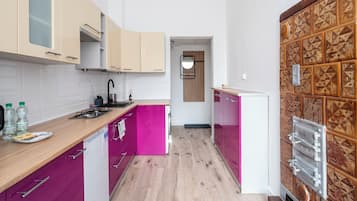 Kühlschrank, Mikrowelle, Herdplatte