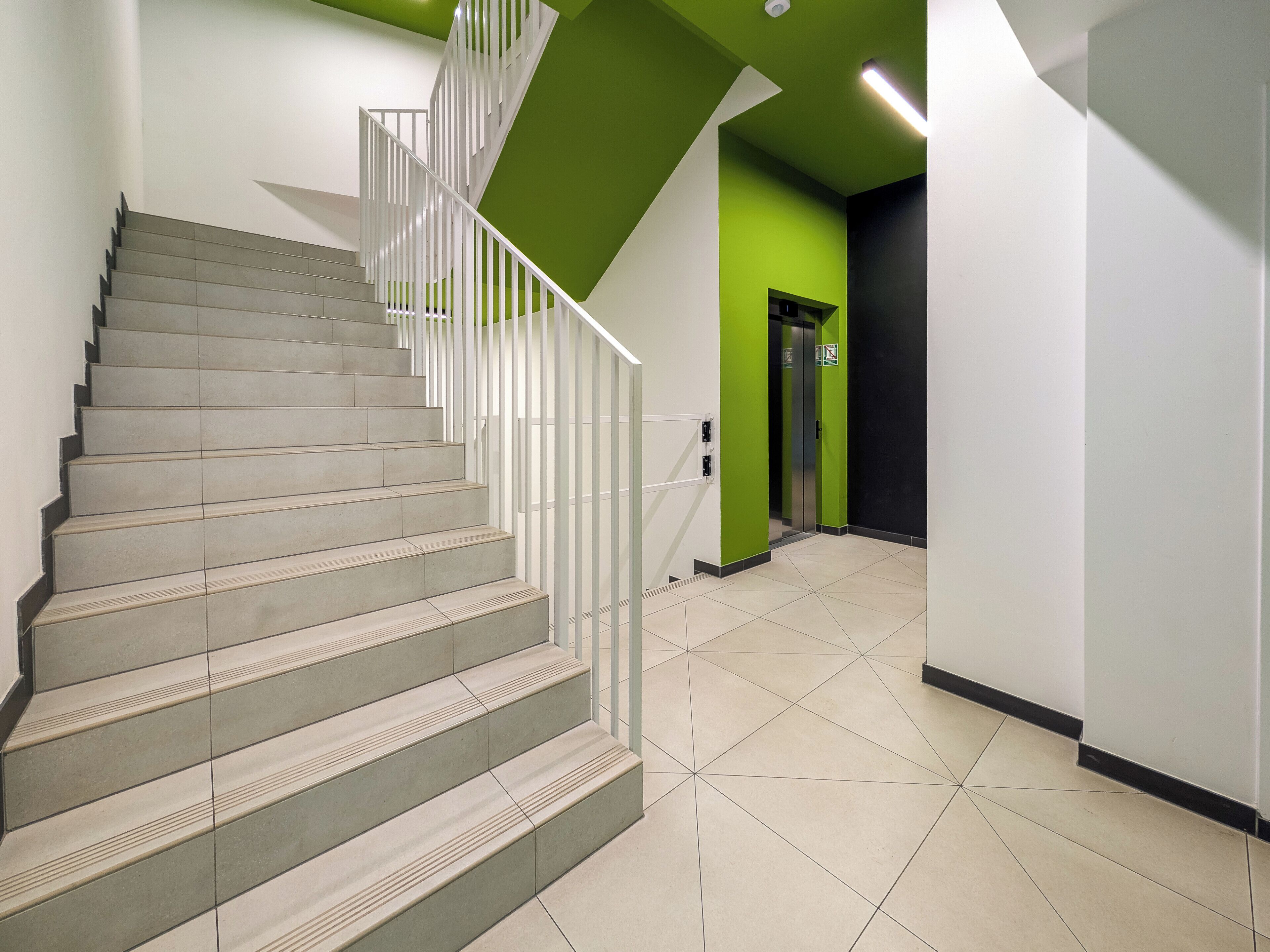 المنشأة من الداخل