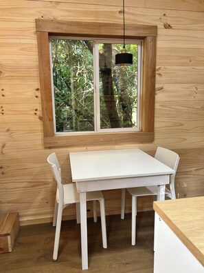 Design Cabin | Private kitchen | Shared fridge - Km 6 River Lodge (Pucón)