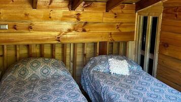 Classic Chalet, Garden View | Soundproofing, iron/ironing board, free WiFi