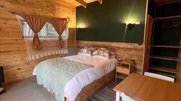 Superior Suite, Park View | Soundproofing, iron/ironing board, free WiFi
